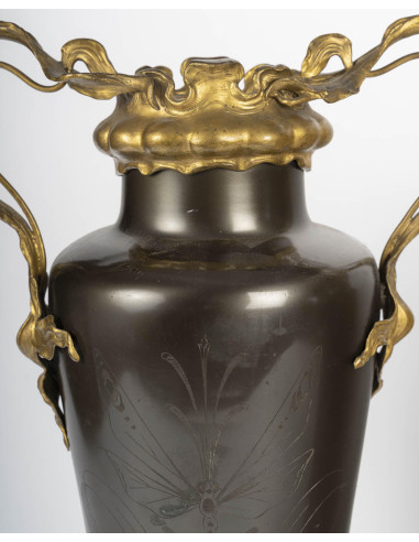 一对镀金青铜花瓶，新艺术时期，约 1900 年。