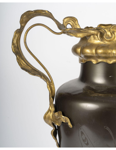 一对镀金青铜花瓶，新艺术时期，约 1900 年。