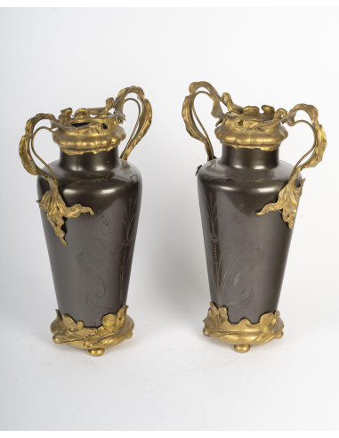 一对镀金青铜花瓶，新艺术时期，约 1900 年。