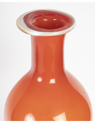 大型橙色玻璃吹制花瓶，20 世纪。