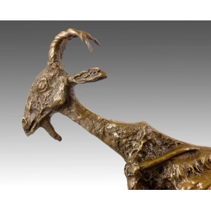 Pablo Picasso 风格的山羊青铜雕塑，20 世纪。 2