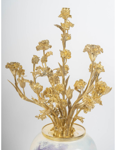 一对镀金青铜花束大瓷瓶，拿破仑三世时期，19 世纪