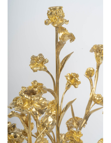 一对镀金青铜花束大瓷瓶，拿破仑三世时期，19 世纪