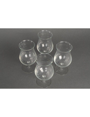 4 只水晶杯，20 世纪。