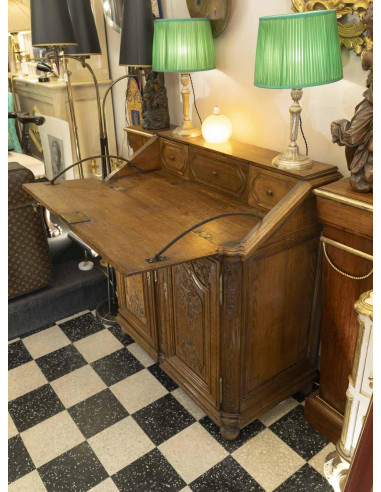 Buffet formant bureau de pente du...