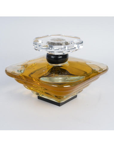 巨型香水瓶 Trésor de Lancôme，巴黎，展示瓶。