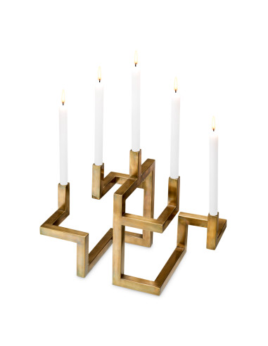 Pareja de dos candelabros de latón