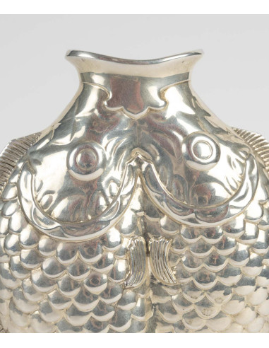 克里斯托弗（Christofle）银色金属双鱼花瓶，20世纪。