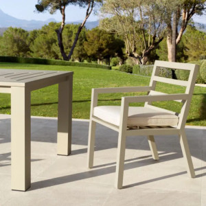 Contemporary outdoor dining... 2