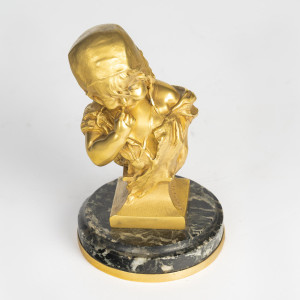 Escultura de bronce dorado... 2