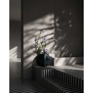 A pair of large decorative... 2