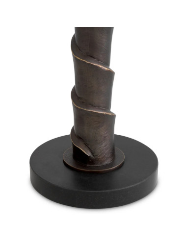 Lámpara de pie de metal en tonos bronce
