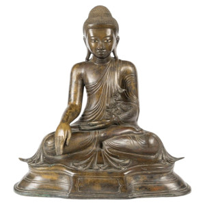 19世纪末缅甸出土的青铜坐佛像，表面带有古铜色包浆。