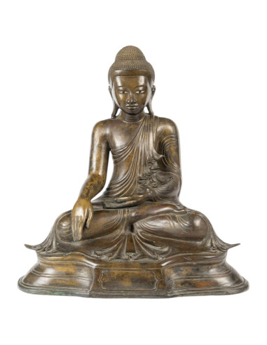 19世纪末缅甸出土的青铜坐佛像，表面带有古铜色包浆。