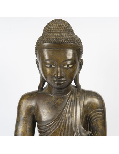 19世纪末缅甸出土的青铜坐佛像，表面带有古铜色包浆。