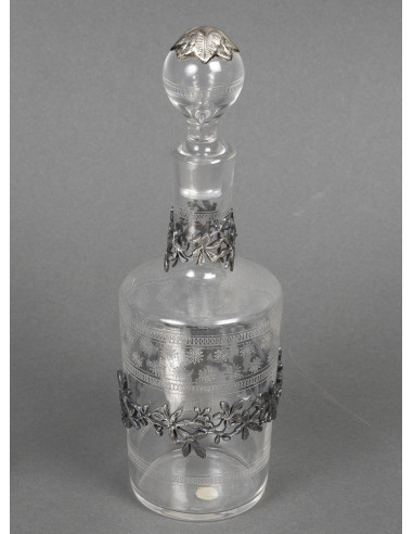 一款利口酒盒，配有19世纪拿破仑三世时期巴卡拉（Baccarat）品牌的原装盒。