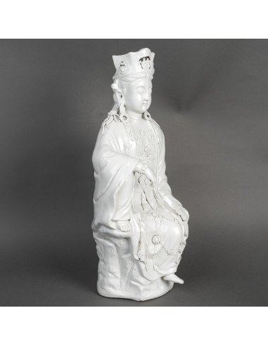 一尊观音像雕塑，釉面瓷质，亚洲艺术，20世纪初。