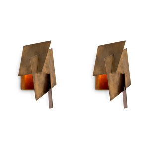 Пара настенных светильников...
