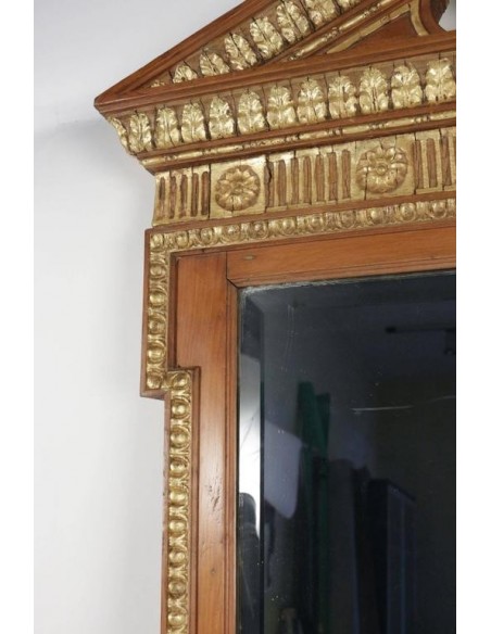 Specchio in legno e stucco in oro neoclassico