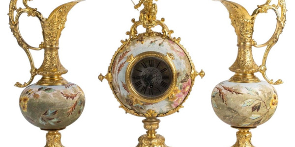 Les garnitures de cheminée Napoléon III : symboles du raffinement bourgeois français